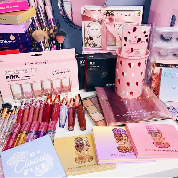 MAKEUP - Picture 4 of 9